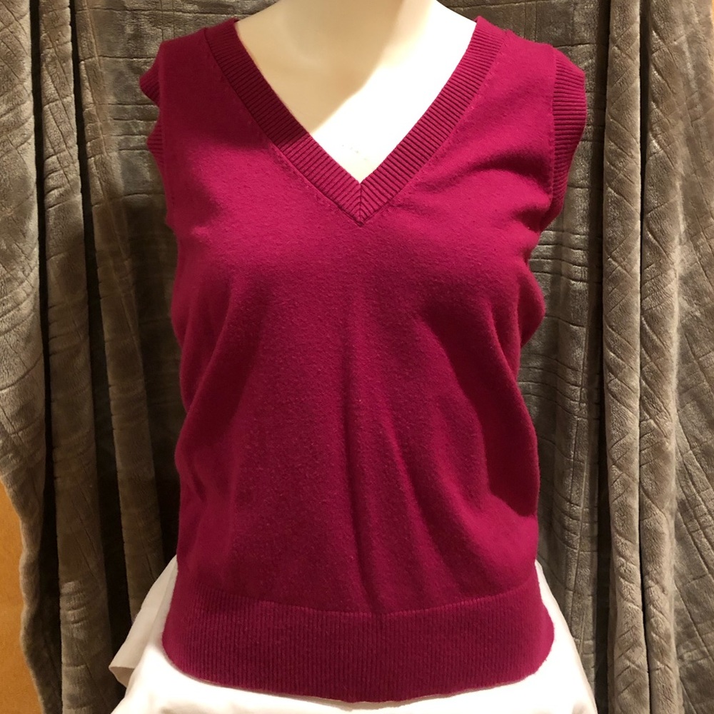 Express light weight sweater vest size M.
